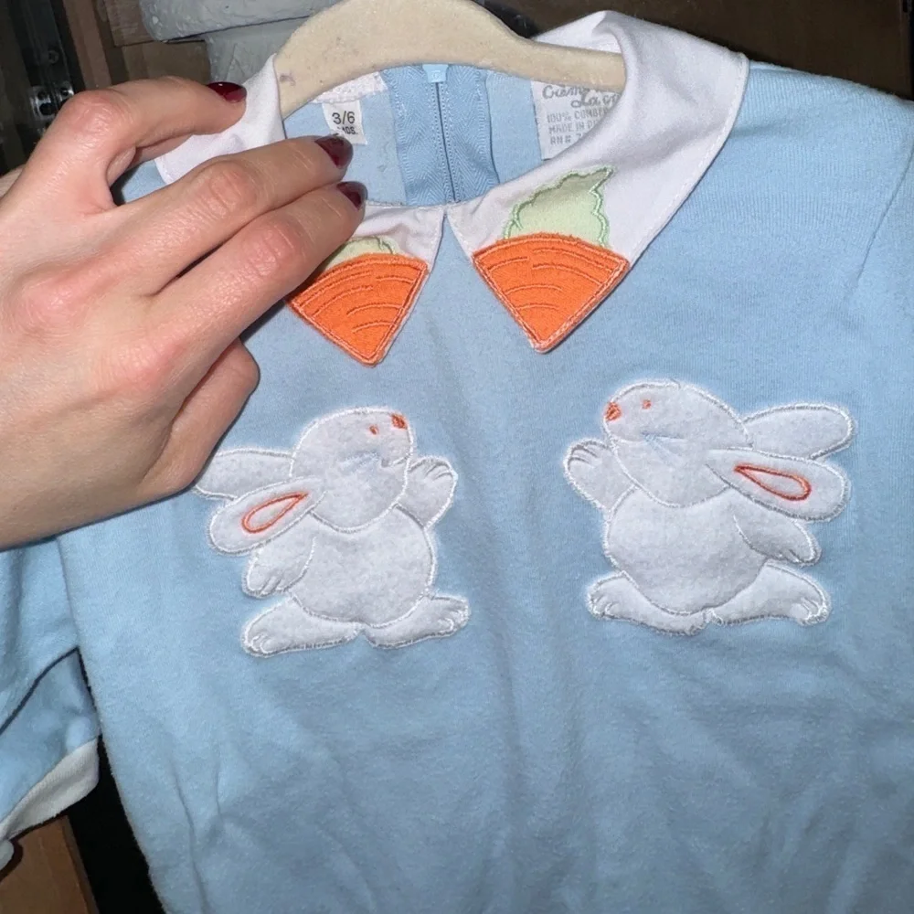 Vintage 1990s coverall Bunny Footies Romper baby boy Crème de la Collar easter